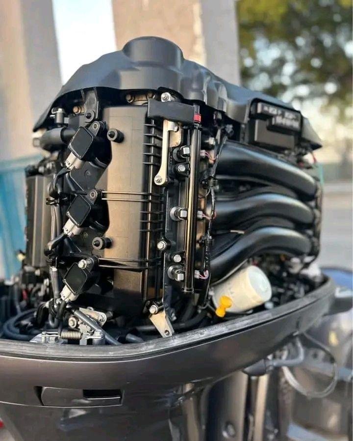 Twin Yamaha F300 300HP Outboards – 700 Hours – 30” Shaft - Image 5