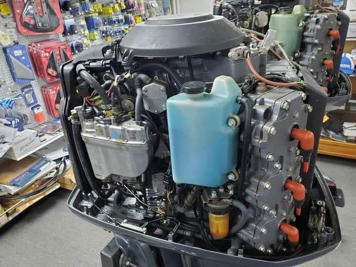 2005 Yamaha 250HP 2-Stroke Outboard Motor – Saltwater Series - Image 4