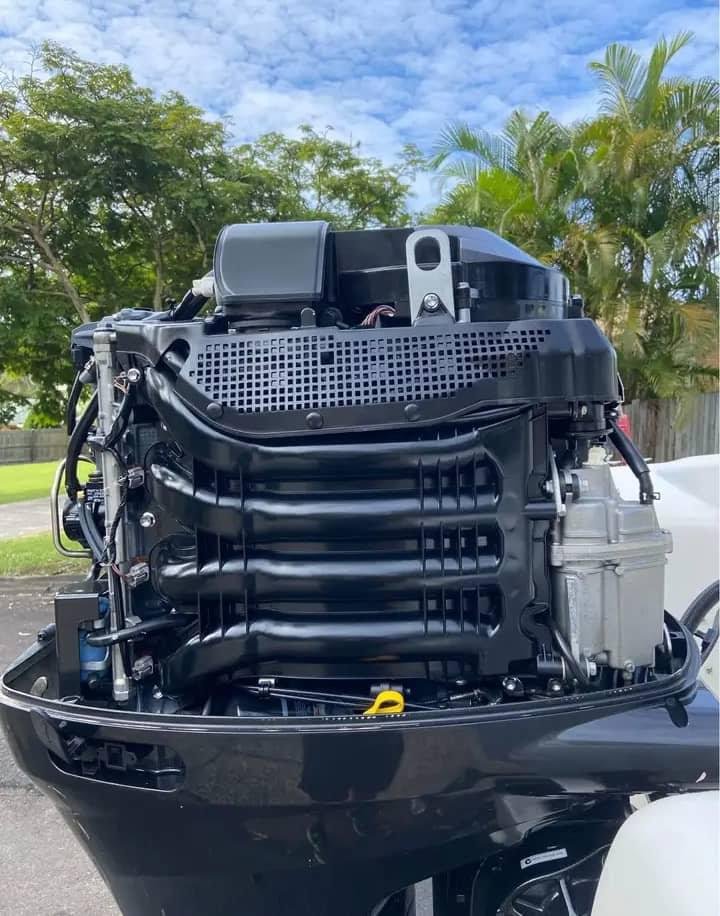 Suzuki DF 175HP A 4-Stroke Outboard Motor - Image 7