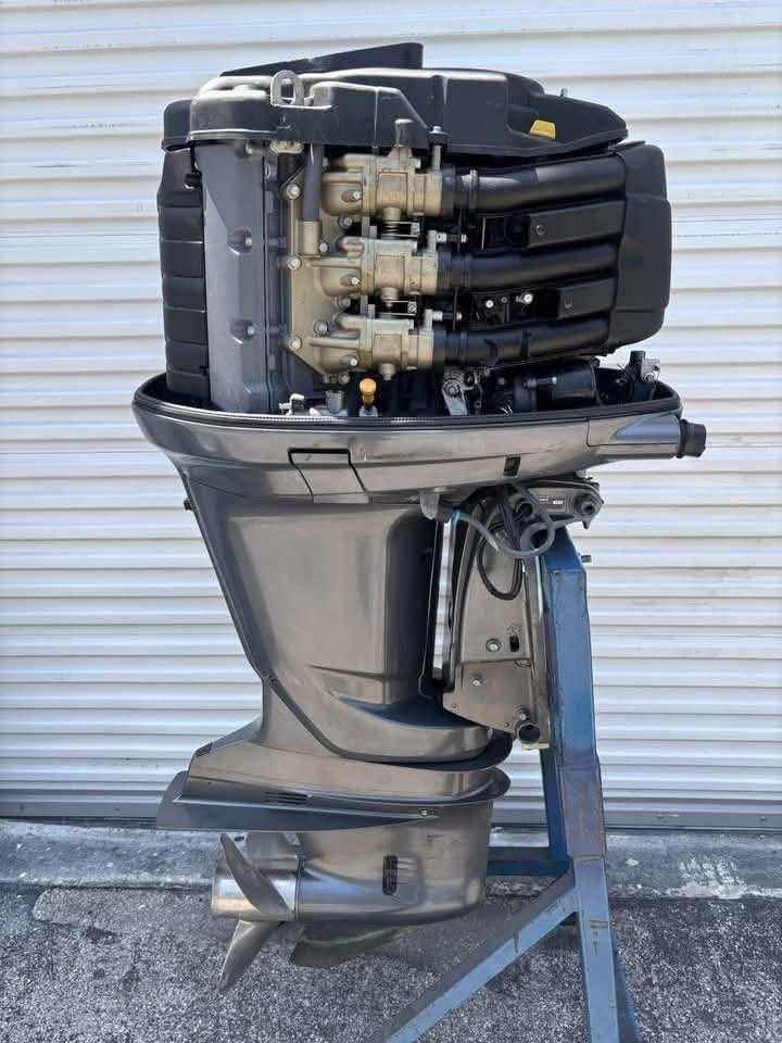 2010 Yamaha 225HP 4-Stroke Outboard Motor - Image 3