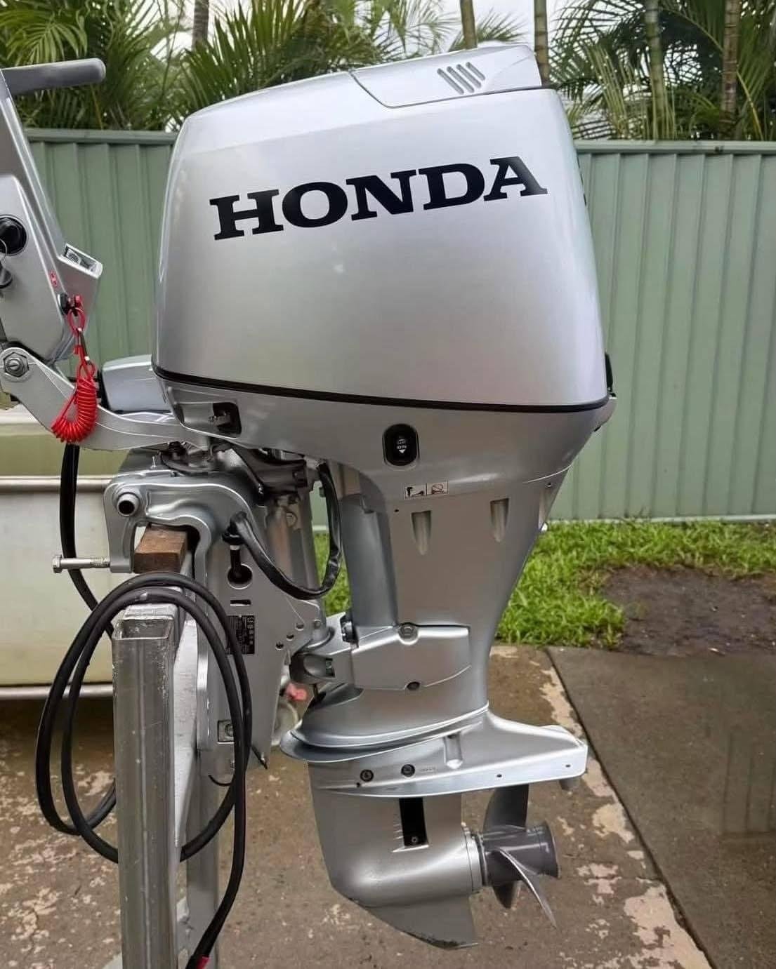 2024 Honda BF30 30HP 4-Stroke Tiller Outboard Motor - Image 3